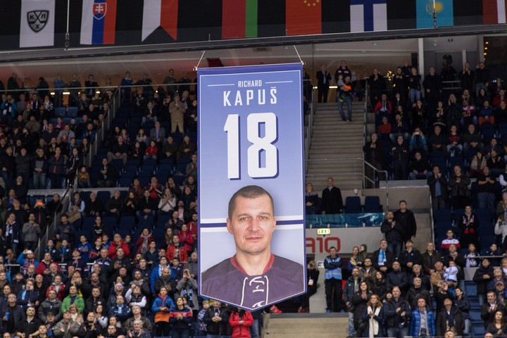 Slovan si uctil Kapuša. Vyvesil pamätnú zástavu s jeho podobizňou